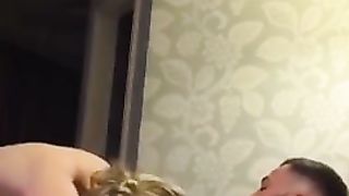 Bionda moglie tettona scopata dal marito