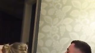 Bionda moglie tettona scopata dal marito