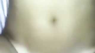 Bella femmina sexy sbattuta sul letto