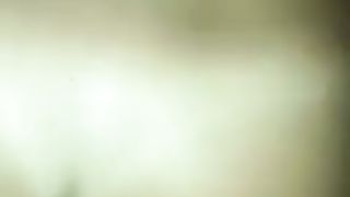 Bella femmina sexy sbattuta sul letto