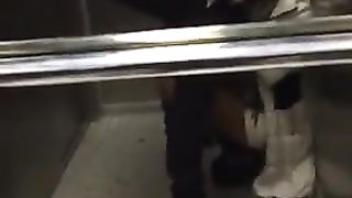 Bella teen succhia il cazzo al fidanzato...