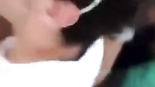 SESSO ORALE pubblico in SPIAGGIA