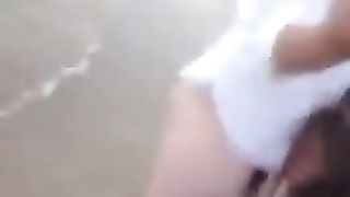 SESSO ORALE pubblico in SPIAGGIA