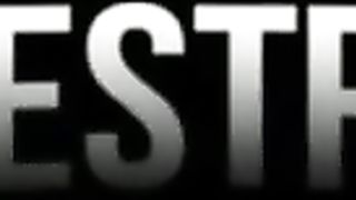 Si scopa il patrigno e si fa sborrare nella figa