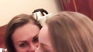 Troie condividono un cazzone enorme