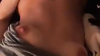 Anteprima del video: Lei si rilassa masturbandosi