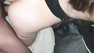 Teen bruna scopata dal suo ragazzo...