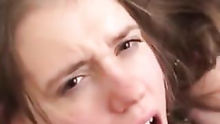 Anteprima del video: Scopata violentemente e poi sborrata in faccia