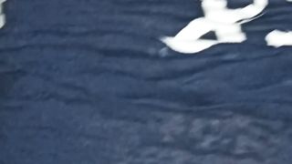 Le sborro sulla figa e lei gode