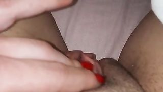 La porcella si masturba la sua fantastica figa