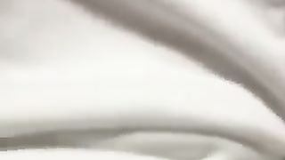 Pompino mattutino con sborrata sul seno...