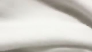 Pompino mattutino con sborrata sul seno...