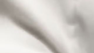 Pompino mattutino con sborrata sul seno...