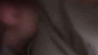 Pompino mattutino con sborrata sul seno...