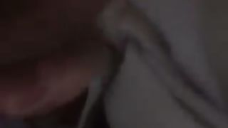 Pompino mattutino con sborrata sul seno...