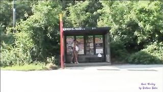 Alla fermata del bus in Cecoslovacchia