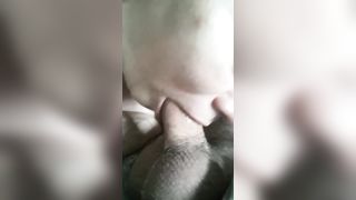 Amica siberiana succhia il cazzo a suo marito