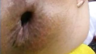 Due zucchine tutte dentro al culetto indecoroso