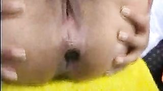 Due zucchine tutte dentro al culetto indecoroso