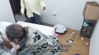 Brunetta beccata a masturbarsi nella sua camera