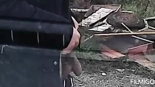 Pompino a un cazzo con preservativo