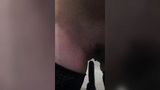 Le piace cavalcare un cazzo finto