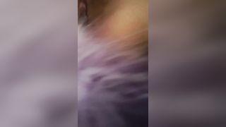 La mia trombamica gioca con un dildo