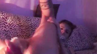 Ancora solo mi slargo il culo con un dildo