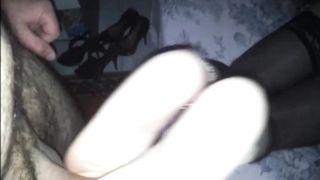 Il primo footjob di mia moglie!