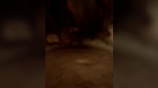 Lo prende in bocca...