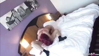 Puttana dai capelli rossi si fa sborrare in figa