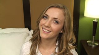 Karla Kush succhia e scopa nel suo primo porno