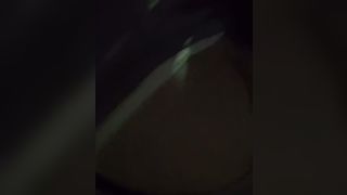 MOSTRO IL CULO NELLE STRADE NOTTURNE DELLA MIA CITTÀ