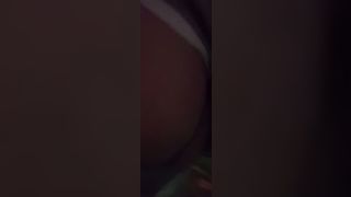 MOSTRO IL CULO NELLE STRADE NOTTURNE DELLA MIA CITTÀ