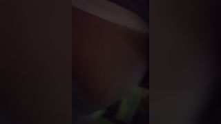 MOSTRO IL CULO NELLE STRADE NOTTURNE DELLA MIA CITTÀ