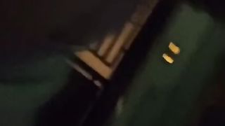 MOSTRO IL CULO NELLE STRADE NOTTURNE DELLA MIA CITTÀ