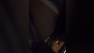 MOSTRO IL CULO NELLE STRADE NOTTURNE DELLA MIA CITTÀ