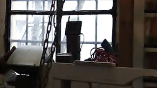 Sessione estrema di BDSM da padrone e amico invitato