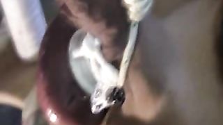 Sessione estrema di BDSM da padrone e amico invitato