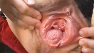 Signora matura mostra la sua figona d' annata...