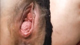 Signora matura mostra la sua figona d' annata...