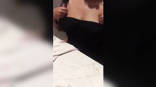 Mostra le sue tettone...