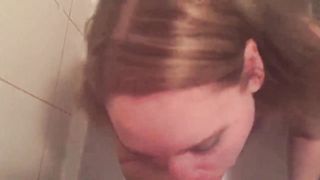 Fidanzata italiana pisciata in bocca