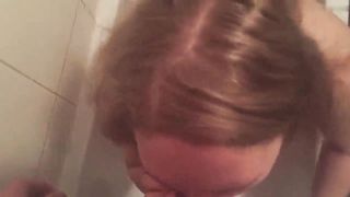 Fidanzata italiana pisciata in bocca