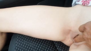 Puttana siciliana squirta e scopa in macchina