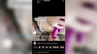 Giorgia Wonderland di Onlyfans si masturba col dildo