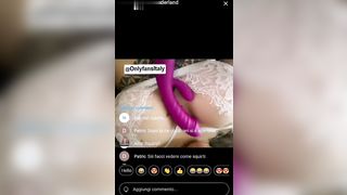 Giorgia Wonderland di Onlyfans si masturba col dildo