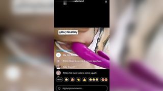 Giorgia Wonderland di Onlyfans si masturba col dildo