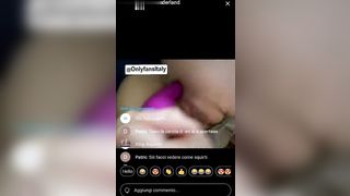 Giorgia Wonderland di Onlyfans si masturba col dildo