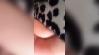 Pompino outdoor da milf bruna tatuata